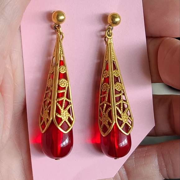 Vintage Jewelry - Elegant Vinage Monet Gold Tone and Red Drop Earrings